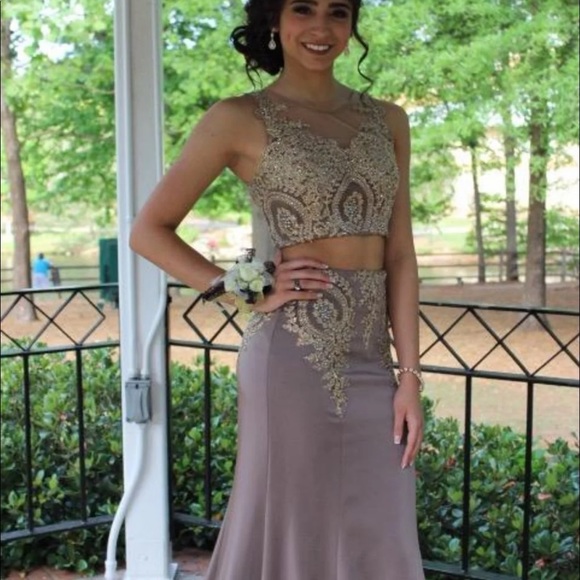 PROM DRESS - Picture 3 of 5